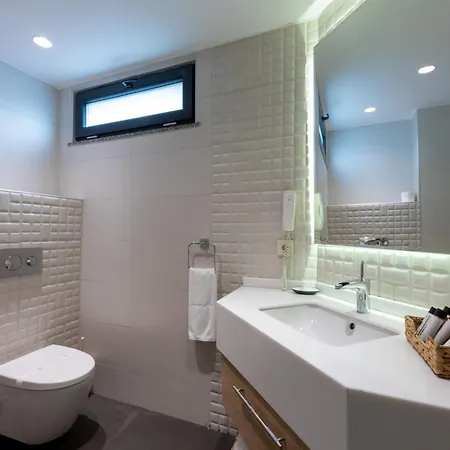 Riva's Moda Hotel