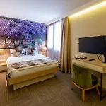 Riva's Moda Szálloda 3*