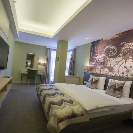 Riva's Moda Hotel