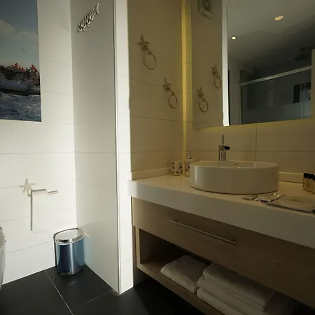 Riva's Moda Hotel