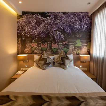 Riva's Moda Hotel
