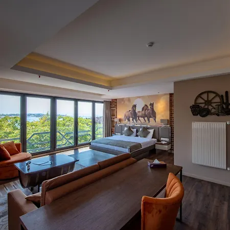 Riva's Moda Hotel