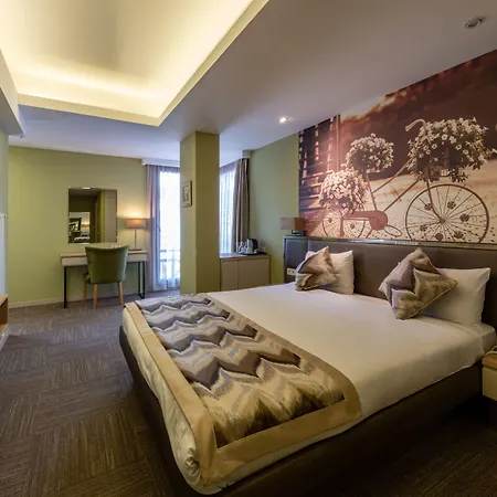 Riva's Moda Hotel